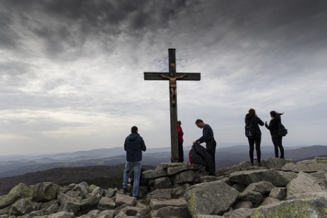 Gipfelkreuz am Lusen bei schlechtem Wetter