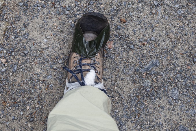 Kaputter Bergschuh bei Wanderung am Lusen