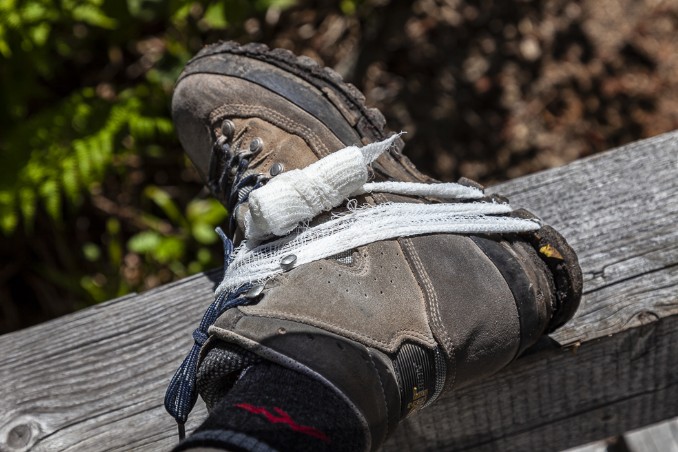 Kaputter Bergschuh bei Wanderung auf Lusen